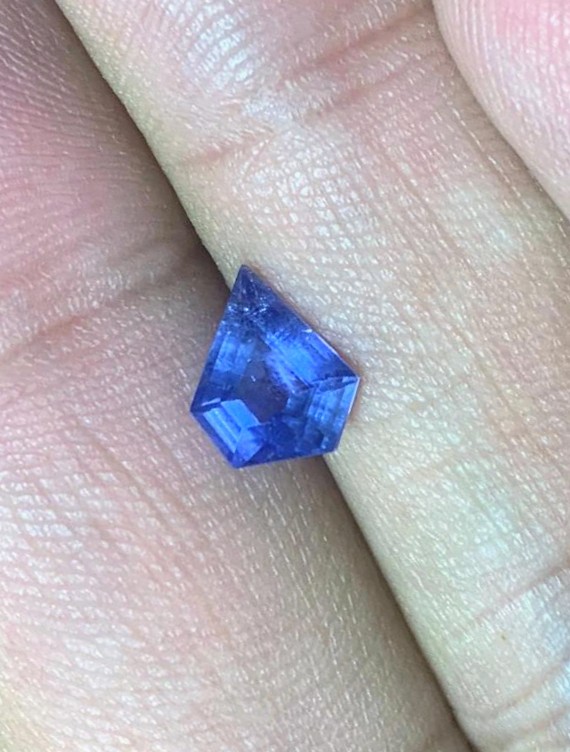 Premium Sri Lankan Blue Sapphire 2 Ct - Image 2