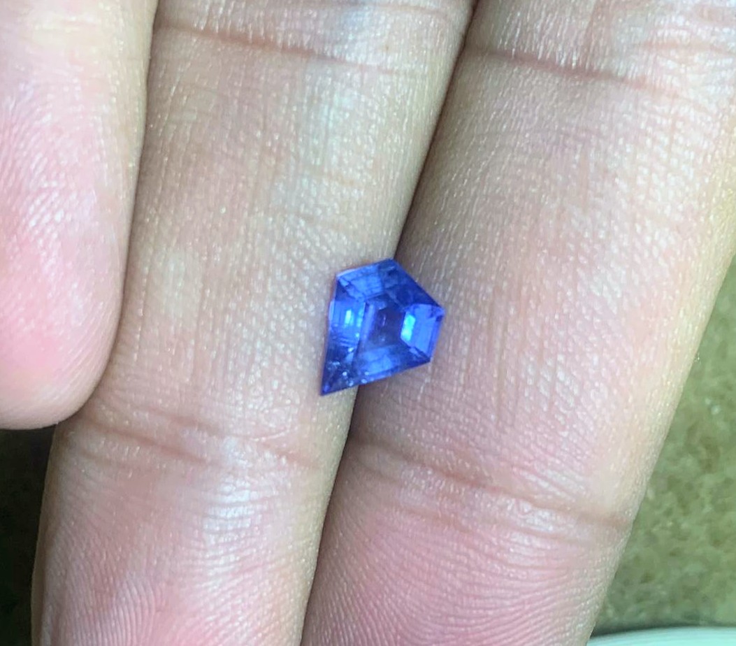 Premium Sri Lankan Blue Sapphire 2 Ct - Image 3