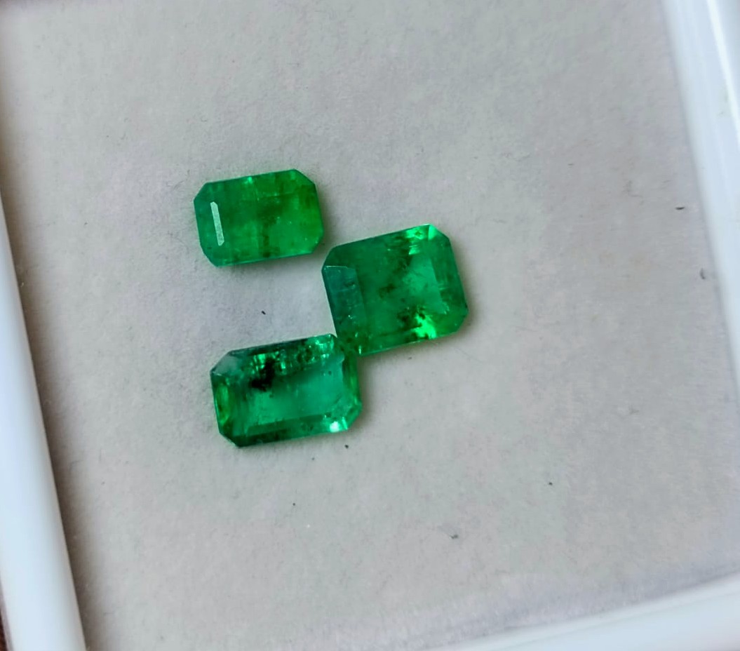 Elegant Pair of 3.5 Ct Natural Swat Emerald - Image 4