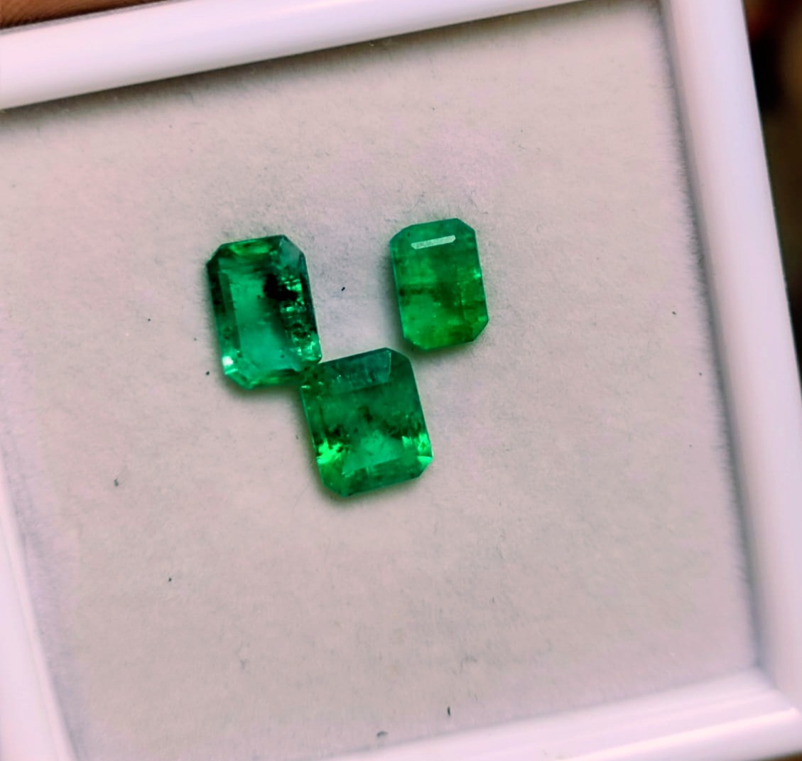 Elegant Pair of 3.5 Ct Natural Swat Emerald - Image 2