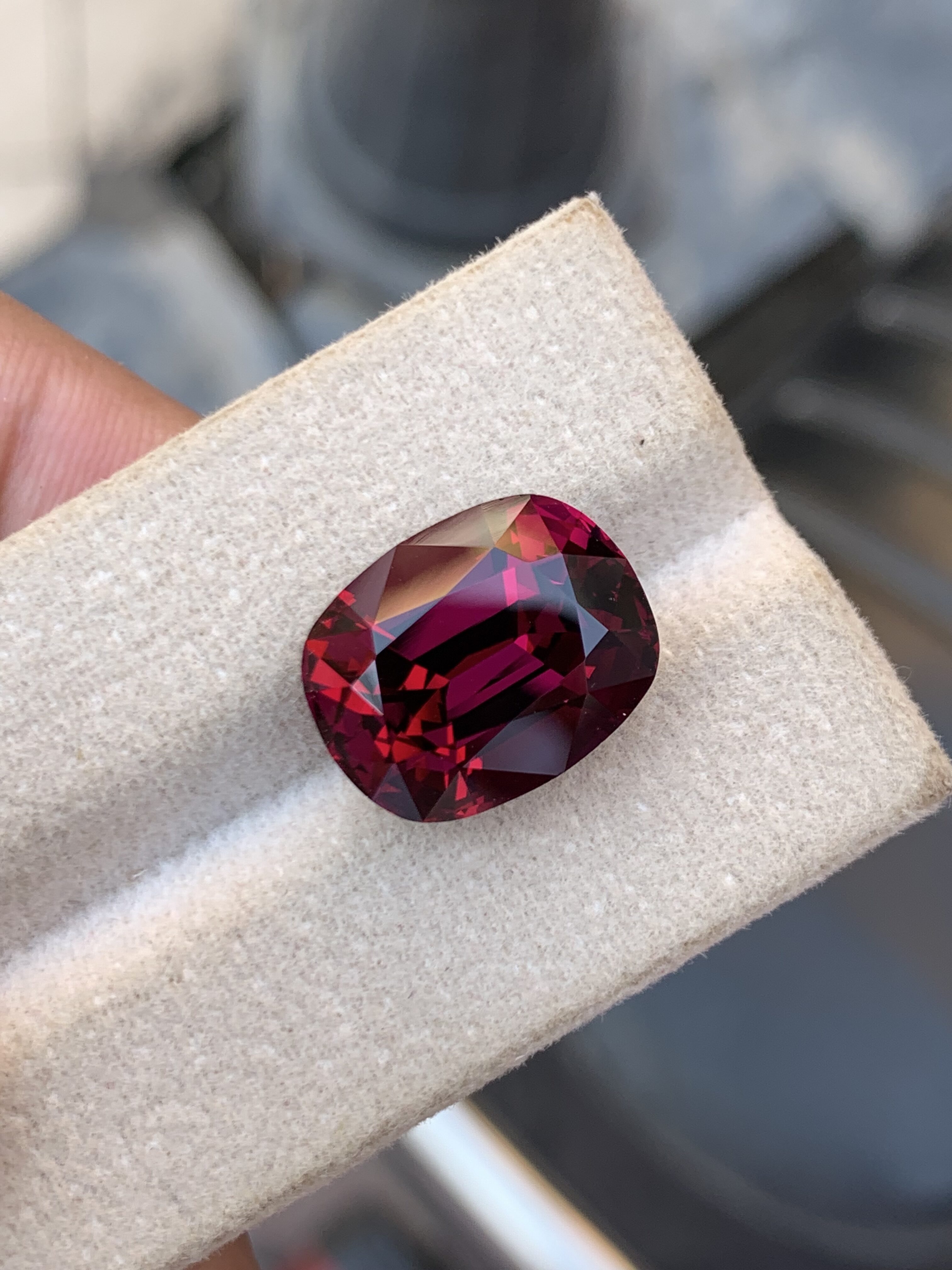 Royal purple-red elahera umbalite Garnet - Image 5