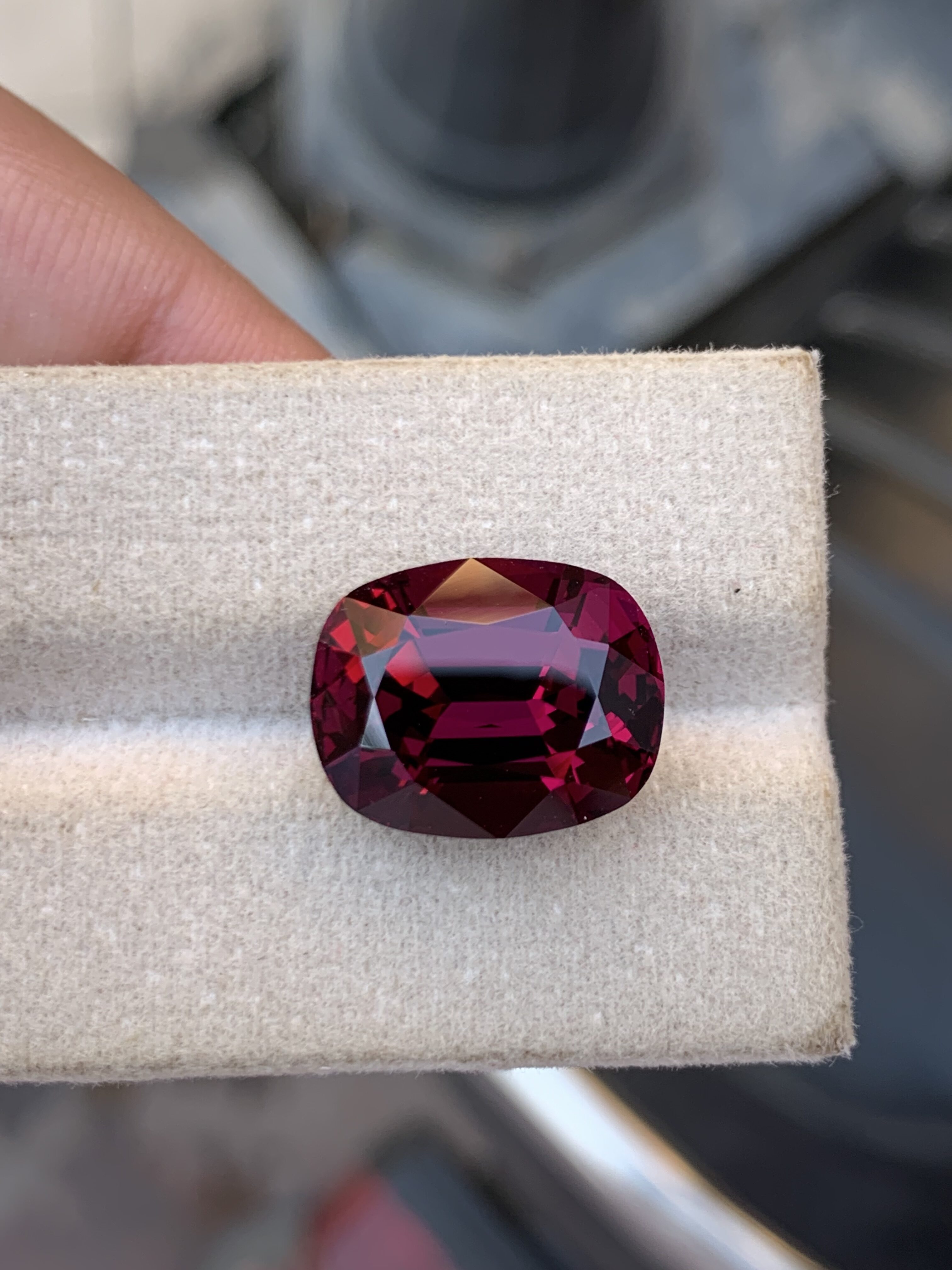 Royal purple-red elahera umbalite Garnet - Image 2