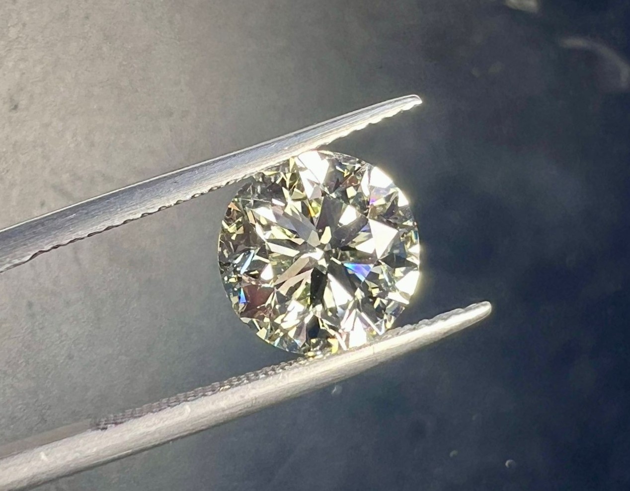 Elegant 4 Ct Blue Star Diamond - Image 4