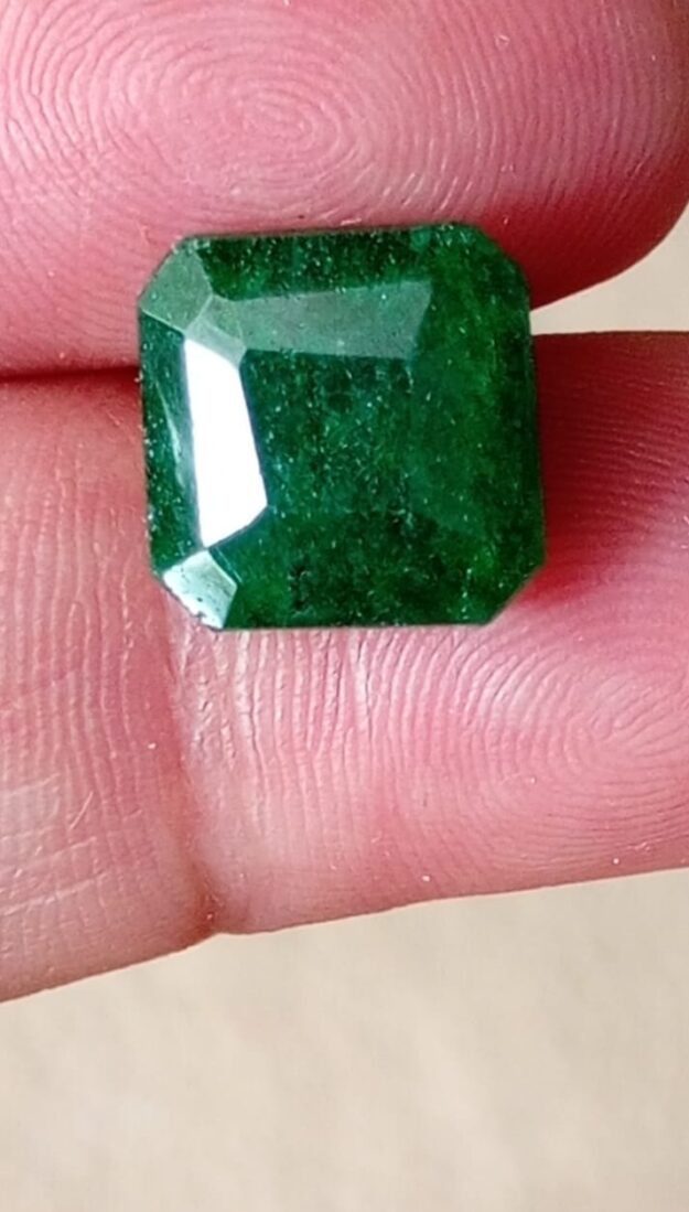 Beautiful 5.50 Ct Natural Emerald