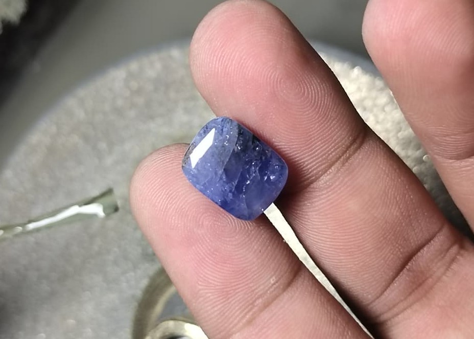 Natural Sri Lankan Blue Sapphire - Image 3