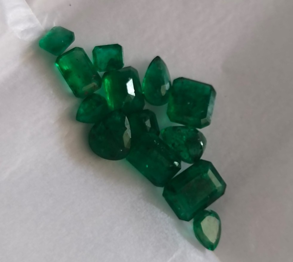 Natural Swat Emerald Parcel - Image 2