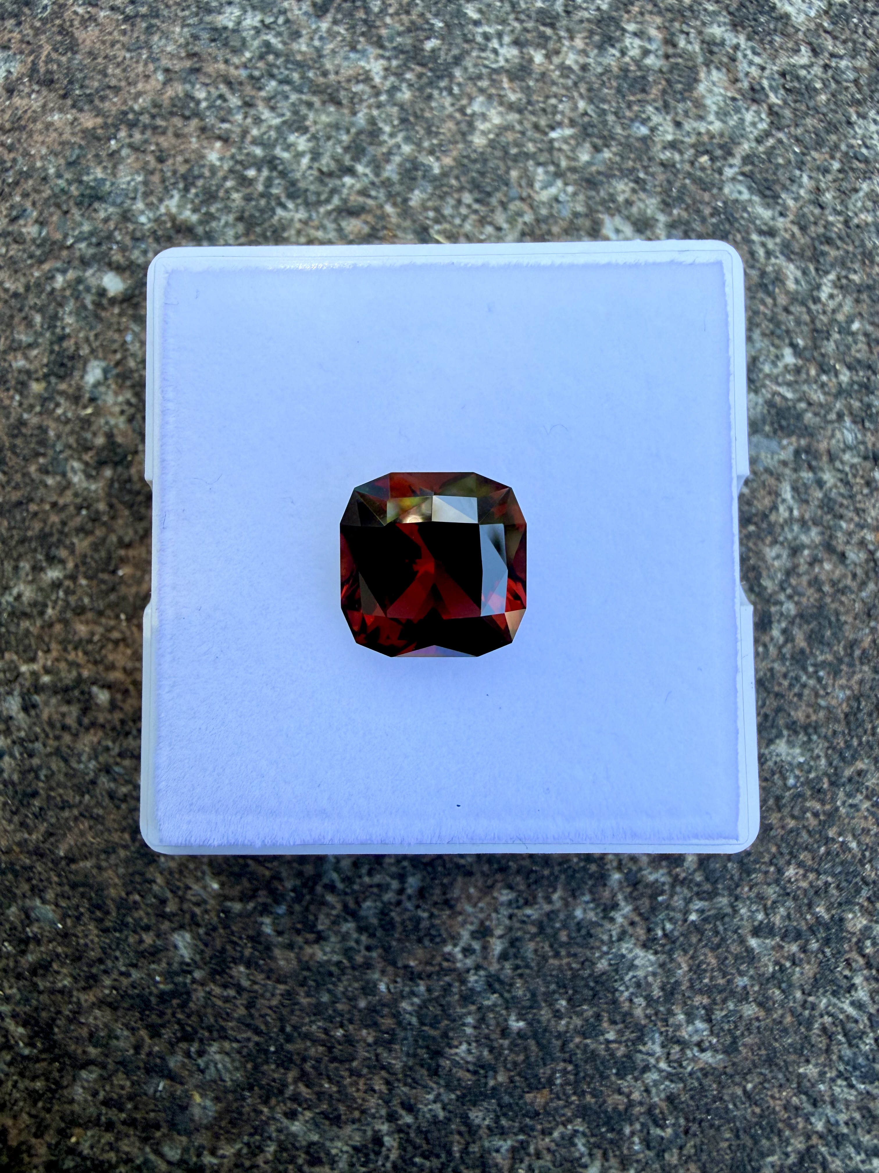 Red Garnet - rich color 7.080ct - Image 4