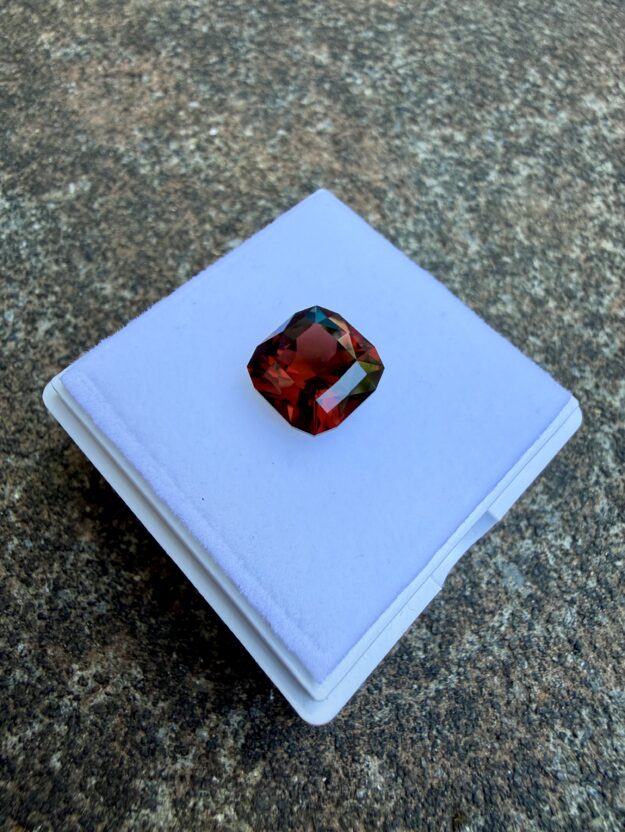 Red Garnet - rich color 7.080ct