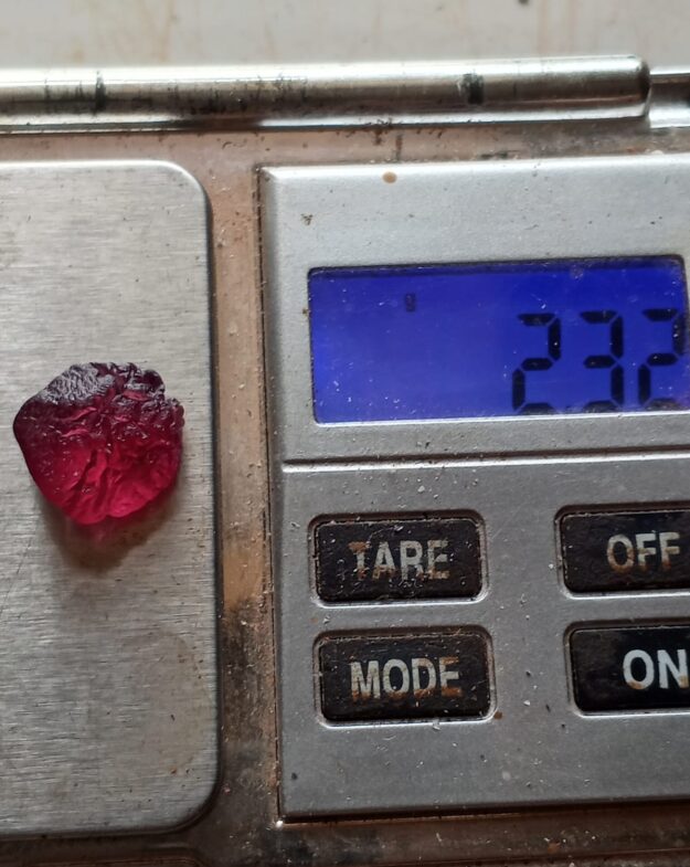 Natural Rough Rose Garnet – 11.60 ct (2.32 g) – Tanzania